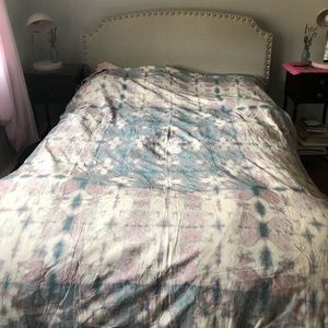 NWOT UO Home Twin Batik Dye Duvet